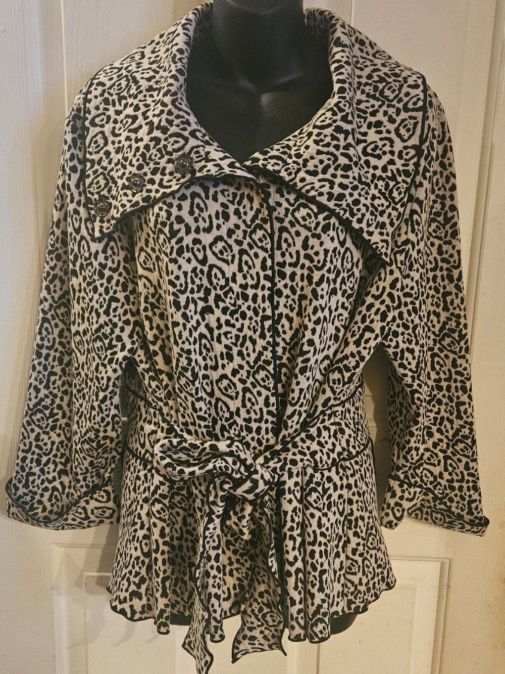 Susan Bristol Black & Cream Leopard Print Tie-Waist Wrap Jacket